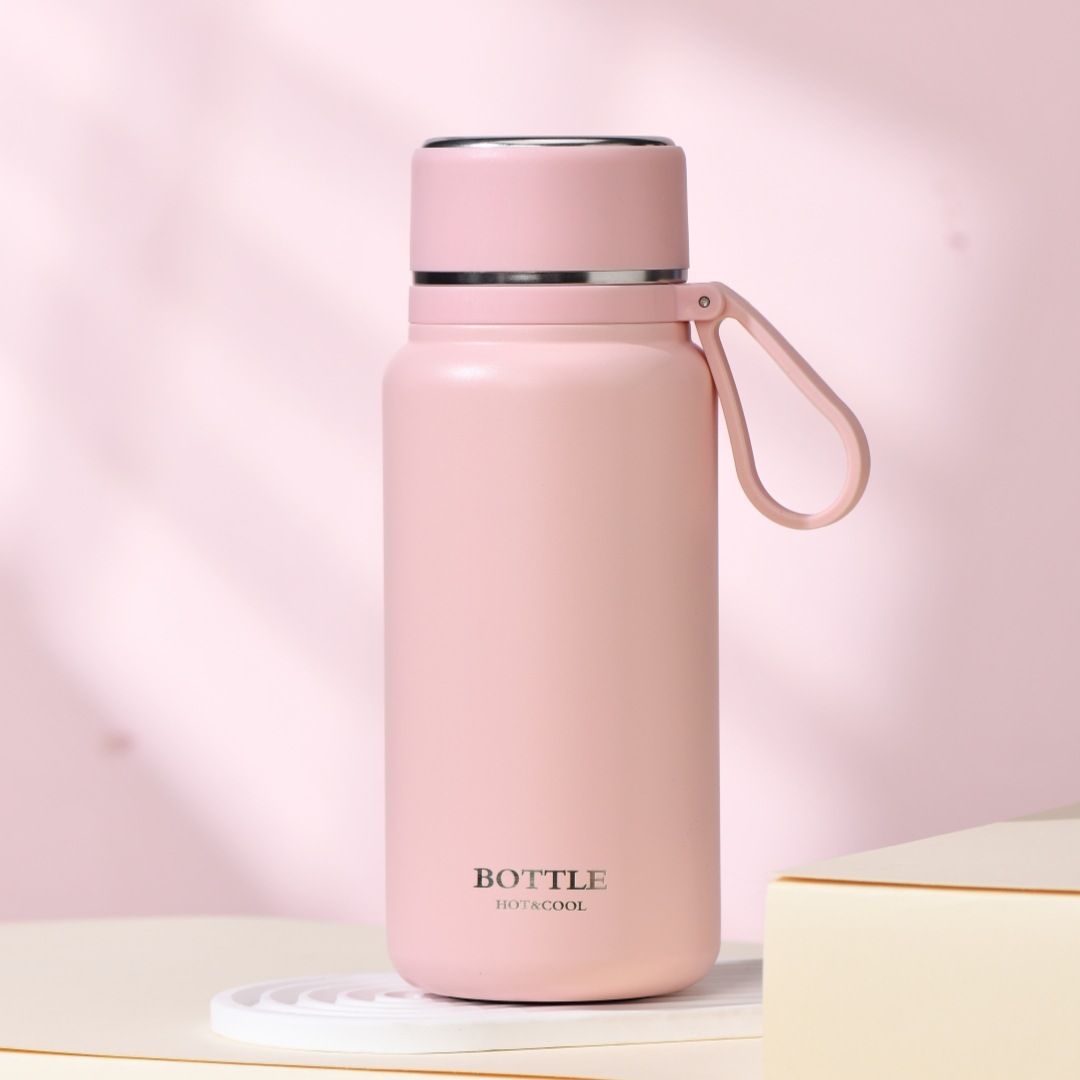 Bouteille d'eau isolée en gros pour le fitness et le sport avec écharpe et couvercle de tasse 500 ml ~ 1000 ml blanc Bouteille d'eau isolée en gros pour le fitness et le sport avec écharpe et couvercle de tasse 500 ml ~ 1000 ml blanc