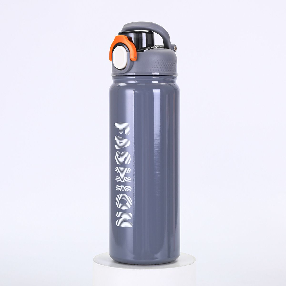 2025 La toute nouvelle bouteille d'eau en acier inoxydable avec poignée et bouton de verrouillage Proof de plomb 500 ml ~ 1000 ml blanc