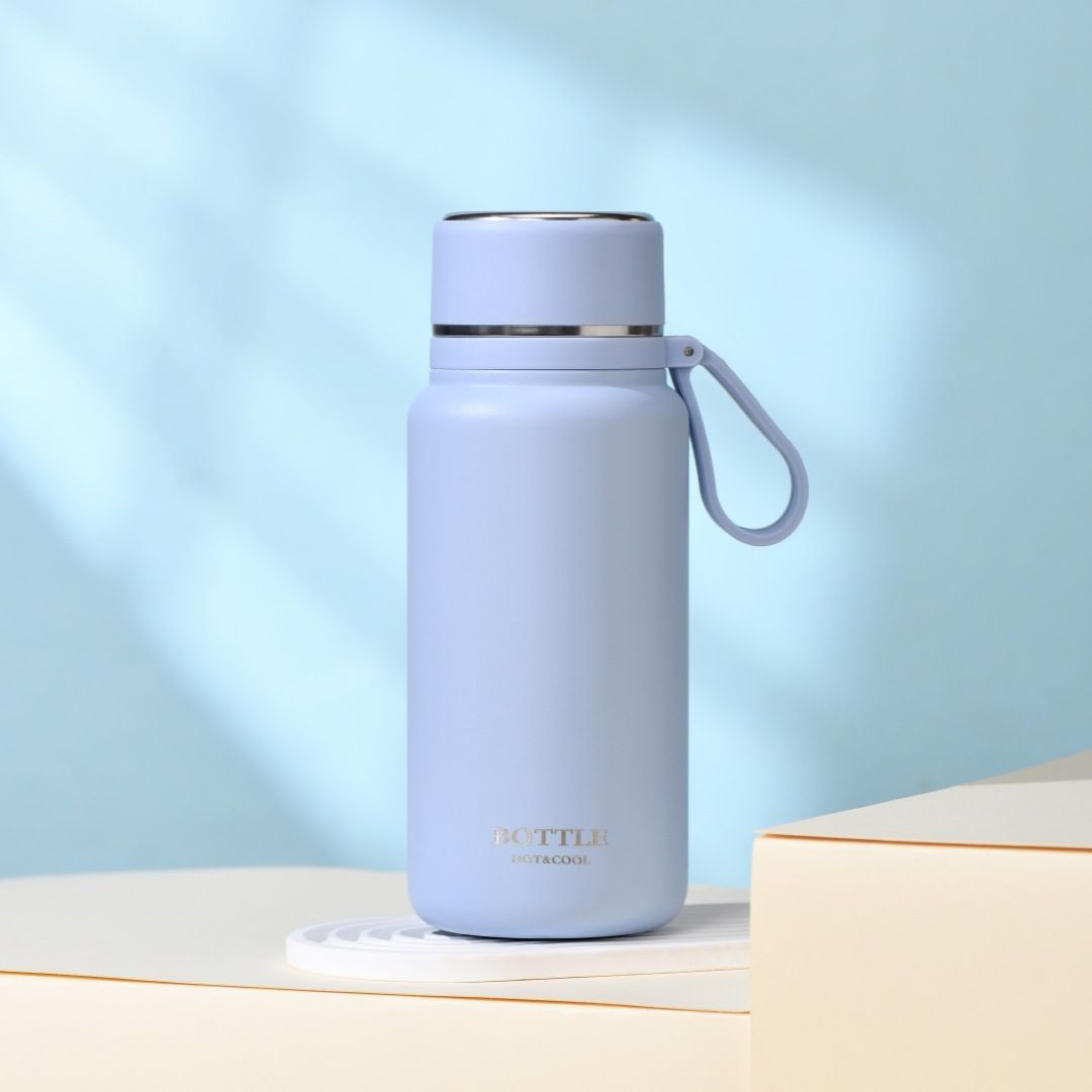 Bouteille d'eau isolée en gros pour le fitness et le sport avec écharpe et couvercle de tasse 500 ml ~ 1000 ml blanc Bouteille d'eau isolée en gros pour le fitness et le sport avec écharpe et couvercle de tasse 500 ml ~ 1000 ml blanc